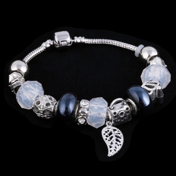 Ivonne Destination Jewelry - New Heart Pendant Charm Bracelet